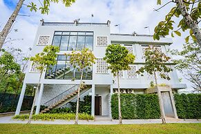 Rainforest Hotel by NSUN