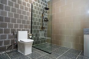 Rainforest Hotel by NSUN