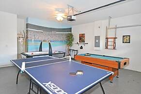 Pine Forest Chateau 5 Bedroom Home by RedAwning