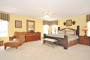 Pine Forest Chateau 5 Bedroom Home by RedAwning