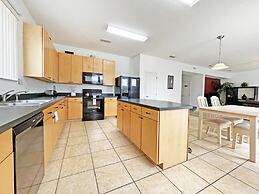 Pine Forest Chateau 5 Bedroom Home by RedAwning