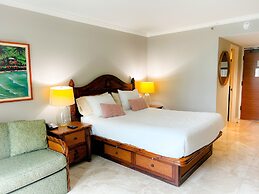 Radiant Luana Waikiki Condo by RedAwning