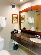 Radiant Luana Waikiki Condo by RedAwning