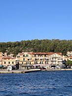 Rouchotas Apartments