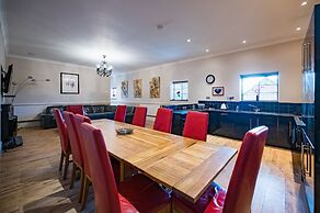 Suffolk Retreats for up to 24 Guests With hot tub