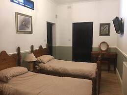 Suffolk Retreats for up to 24 Guests With hot tub