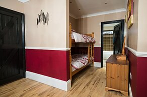 Suffolk Retreats for up to 24 Guests With hot tub