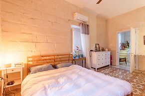 Senglea, Typical Seaview Townhouse