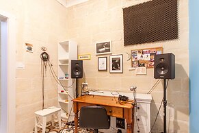 Senglea, Typical Seaview Townhouse