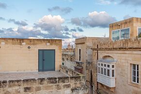 Senglea, Typical Seaview Townhouse
