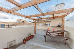 Senglea, Typical Seaview Townhouse