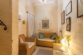 Senglea, Typical Seaview Townhouse