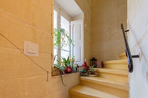 Senglea, Typical Seaview Townhouse