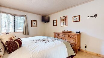 Summit Cozy Condo Getaway!