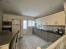 Sleek Flat Close to Osmanbey Metro Station