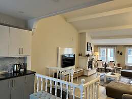 Sleek Flat Close to Osmanbey Metro Station