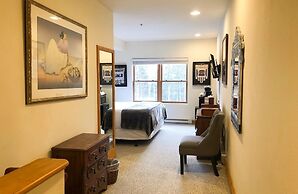 Bear Creek Lodge by Alpine Lodging Telluride