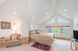 Bear Creek Lodge by Alpine Lodging Telluride