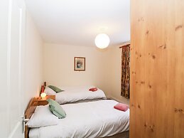 2 Garnish Court