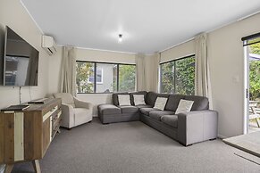 Modern Central Home - Parking & Aircon