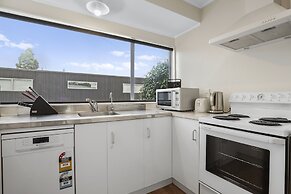 Modern Central Home - Parking & Aircon