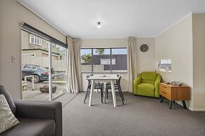 Modern Central Home - Parking & Aircon