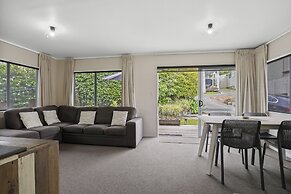 Modern Central Home - Parking & Aircon