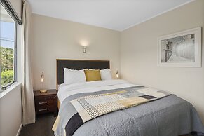 Modern Central Home - Parking & Aircon