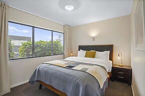 Modern Central Home - Parking & Aircon