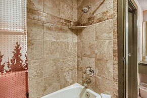 Ski Slope Steps From Unit, Quick Walk to Main St