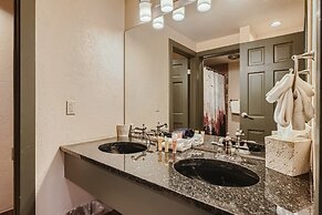 Ski Slope Steps From Unit, Quick Walk to Main St