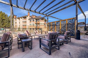 Ski Slope Steps From Unit, Quick Walk to Main St