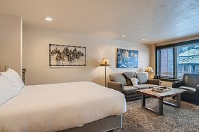 Ski Slope Steps From Unit, Quick Walk to Main St