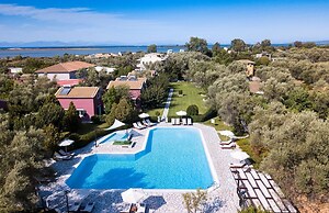 Mousses Villas - Villa Castor - A Detached Three-bedroom Villa With Pr