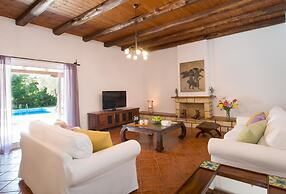 Mousses Villas - Villa Castor - A Detached Three-bedroom Villa With Pr