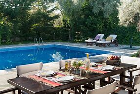 Mousses Villas - Villa Castor - A Detached Three-bedroom Villa With Pr