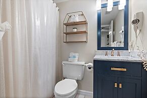 Pelican Beach 1702 1 Bedroom Condo by Pelican Beach Management