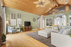 The Greenview Manor - Lake Views