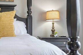 The Greenview Manor - Lake Views