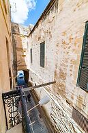 Central Valletta Townhouse