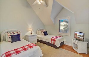 28 Beachwood West by Avantstay Close to Beach, Multiple Decks & Privat