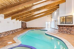 Honeypot by Avantstay Indoor Pool & Hot Tub