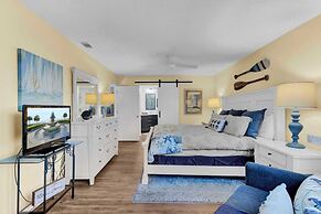 402 Summerhouse by Avantstay Beachfront Condo w/ Community Pool Access