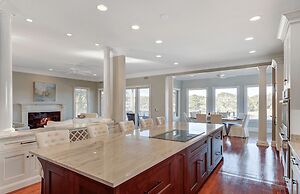 20 Morgan Place Drive by Avantstay Waterfront Home w/ Private Dock