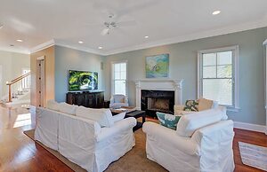 20 Morgan Place Drive by Avantstay Waterfront Home w/ Private Dock