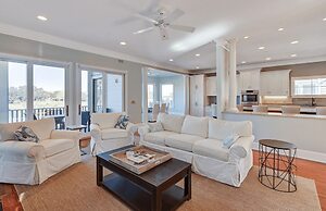 20 Morgan Place Drive by Avantstay Waterfront Home w/ Private Dock