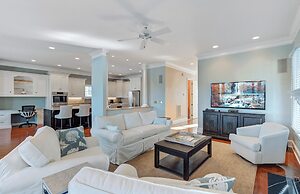 20 Morgan Place Drive by Avantstay Waterfront Home w/ Private Dock