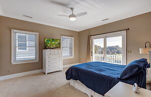 20 Morgan Place Drive by Avantstay Waterfront Home w/ Private Dock