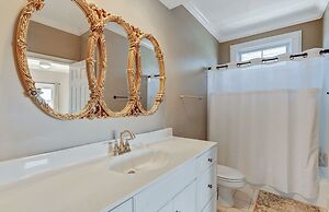 20 Morgan Place Drive by Avantstay Waterfront Home w/ Private Dock