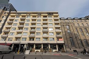 Nowogrodzka Apartment by Renters